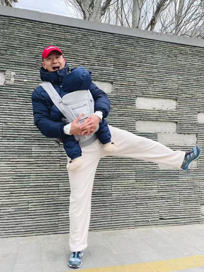 Nike、阿迪换成4个中产品牌更高级球王会体育答应我：中年男人运动鞋别穿(图11)