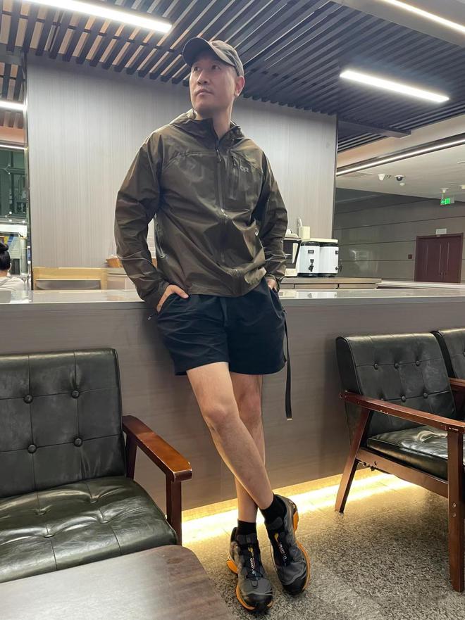 Nike、阿迪换成4个中产品牌更高级球王会体育答应我：中年男人运动鞋别穿(图12)