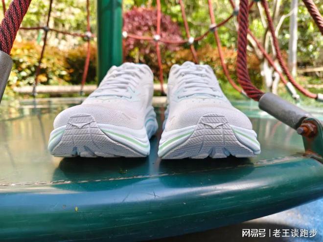 10：恰到好处的卓越跑鞋HOKA CLIFTON(图9)