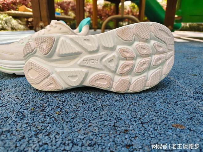 10：恰到好处的卓越跑鞋HOKA CLIFTON(图19)